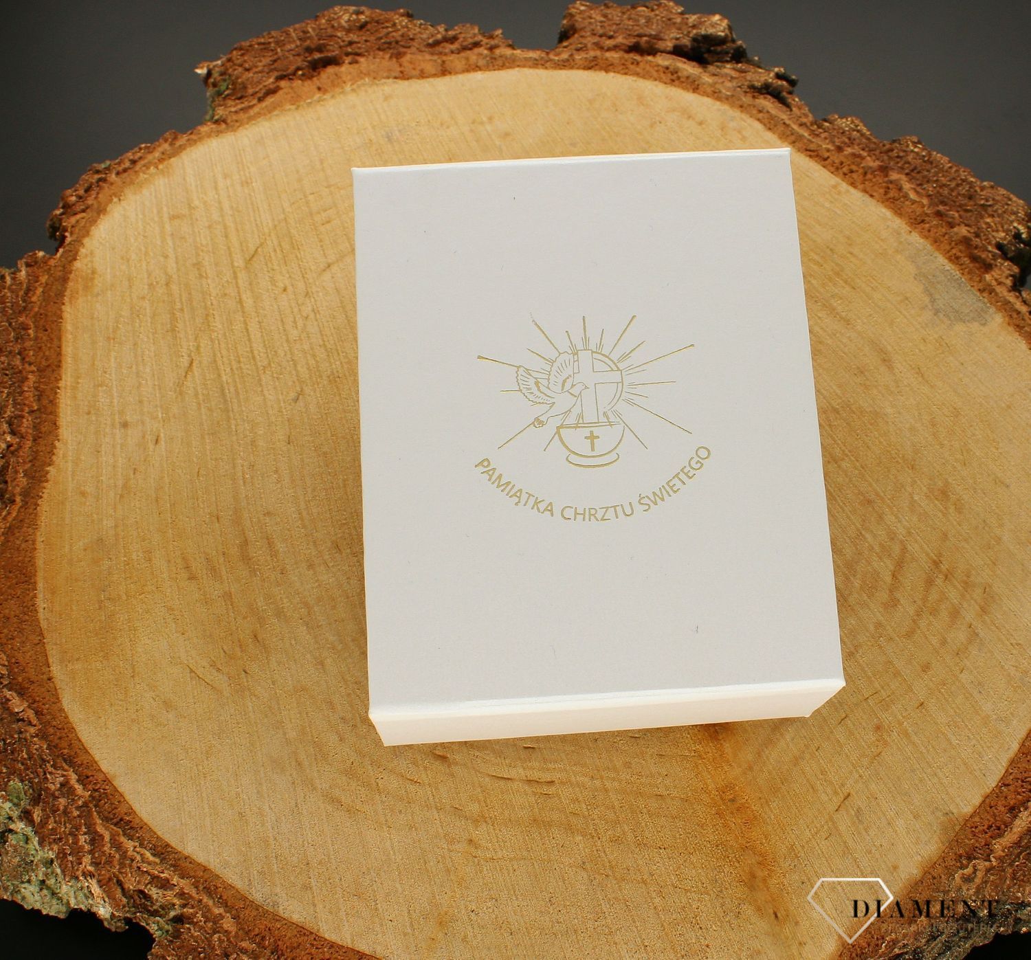 Opakowanie do biżuterii 'Pamiątka Chrztu Świętego'. Kolczyki, łańcuszki, pierścionki oraz bransoletki to doskonały pomysł na prezent dla dziecka na Chrdfdsf z napisem Pamiątka Chrztu.jpg